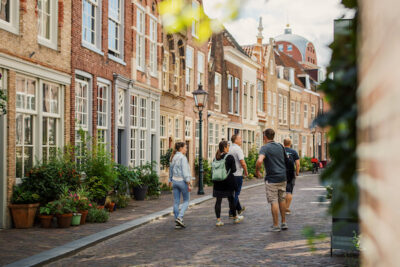 Stadswandeling VVV Dagtochten groepen wandeling hofstraat centrum Dordrecht historische binnenstad