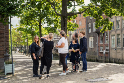 Stadswandelingen groepen Pottenkade Voorstraathaven Grote Kerk Dordrecht VVV Dagtochten